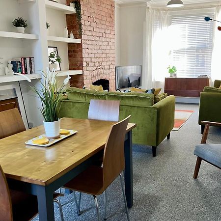 Contemporary 2 Bedroom Victorian Town House - Sleeps Up To 6 Kimberley  Exteriör bild