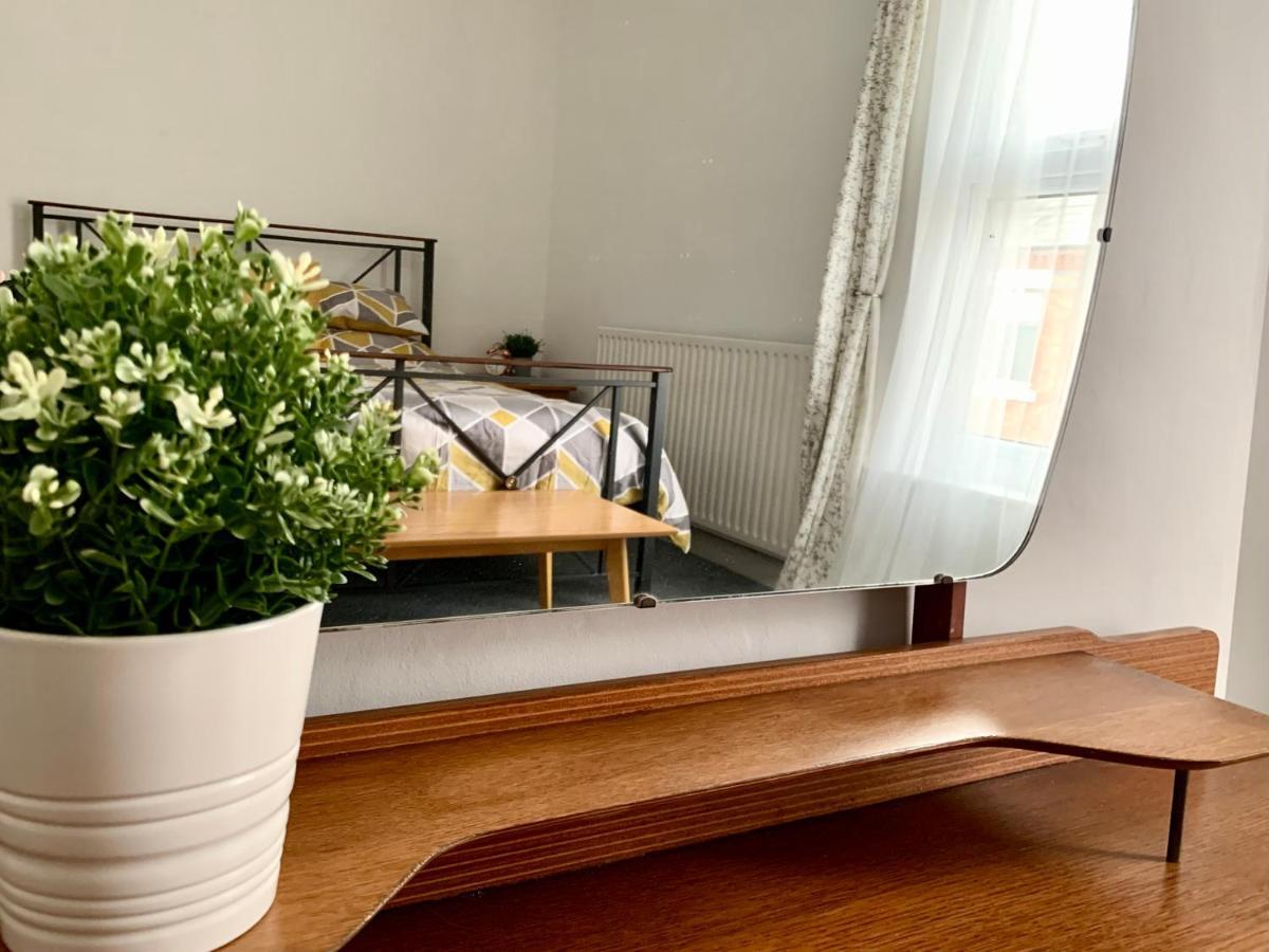 Contemporary 2 Bedroom Victorian Town House - Sleeps Up To 6 Kimberley  Exteriör bild