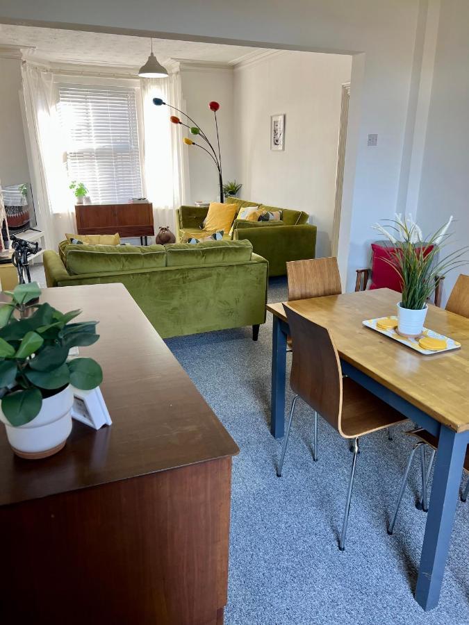 Contemporary 2 Bedroom Victorian Town House - Sleeps Up To 6 Kimberley  Exteriör bild