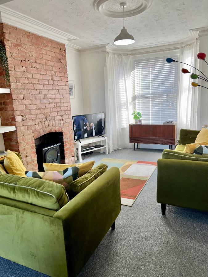 Contemporary 2 Bedroom Victorian Town House - Sleeps Up To 6 Kimberley  Exteriör bild