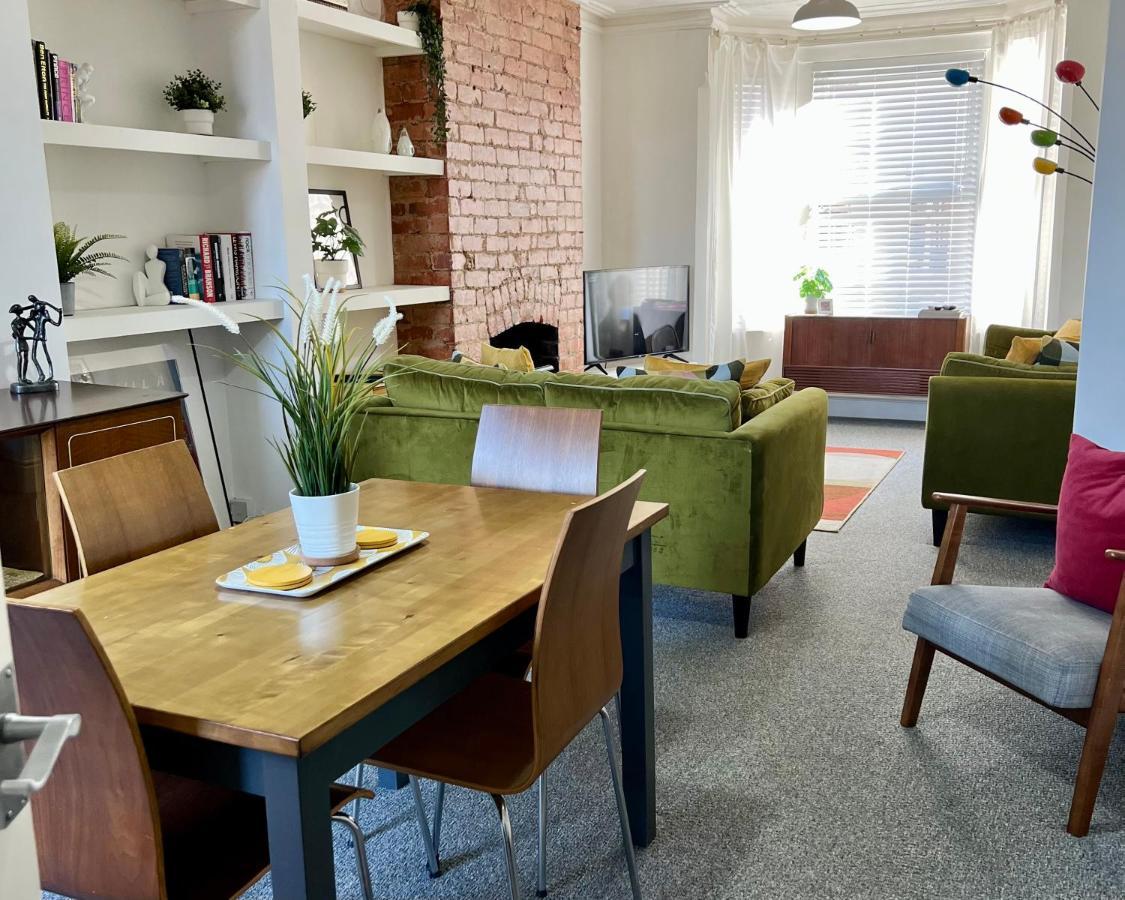 Contemporary 2 Bedroom Victorian Town House - Sleeps Up To 6 Kimberley  Exteriör bild